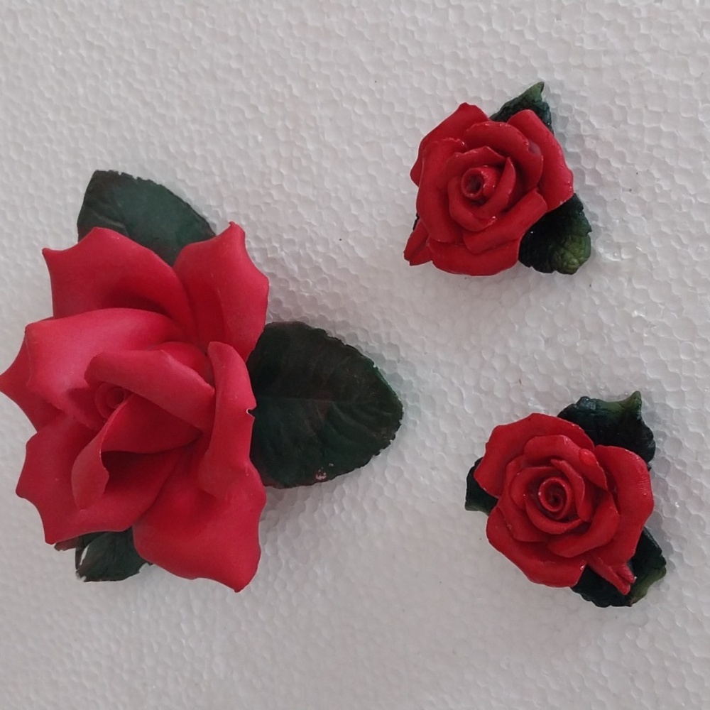 Capodimonte Red Rose Figurine Vintage. Two small Roses